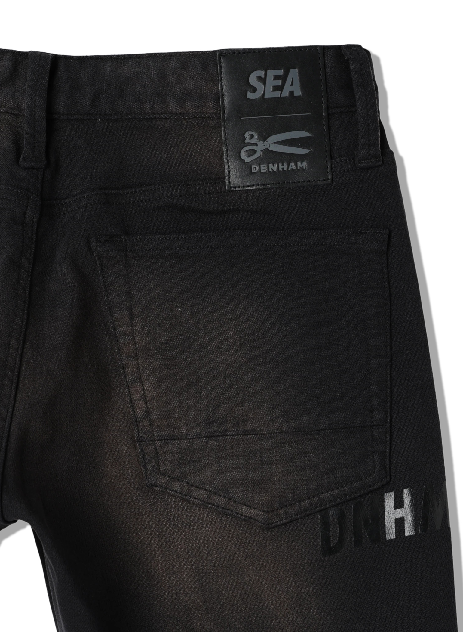 デンハムダメージジーンズRAZOR W32 （黒） DENHAM×WDS RAZOR FM アイテム詳細｜DENHAM（デンハム）日本公式