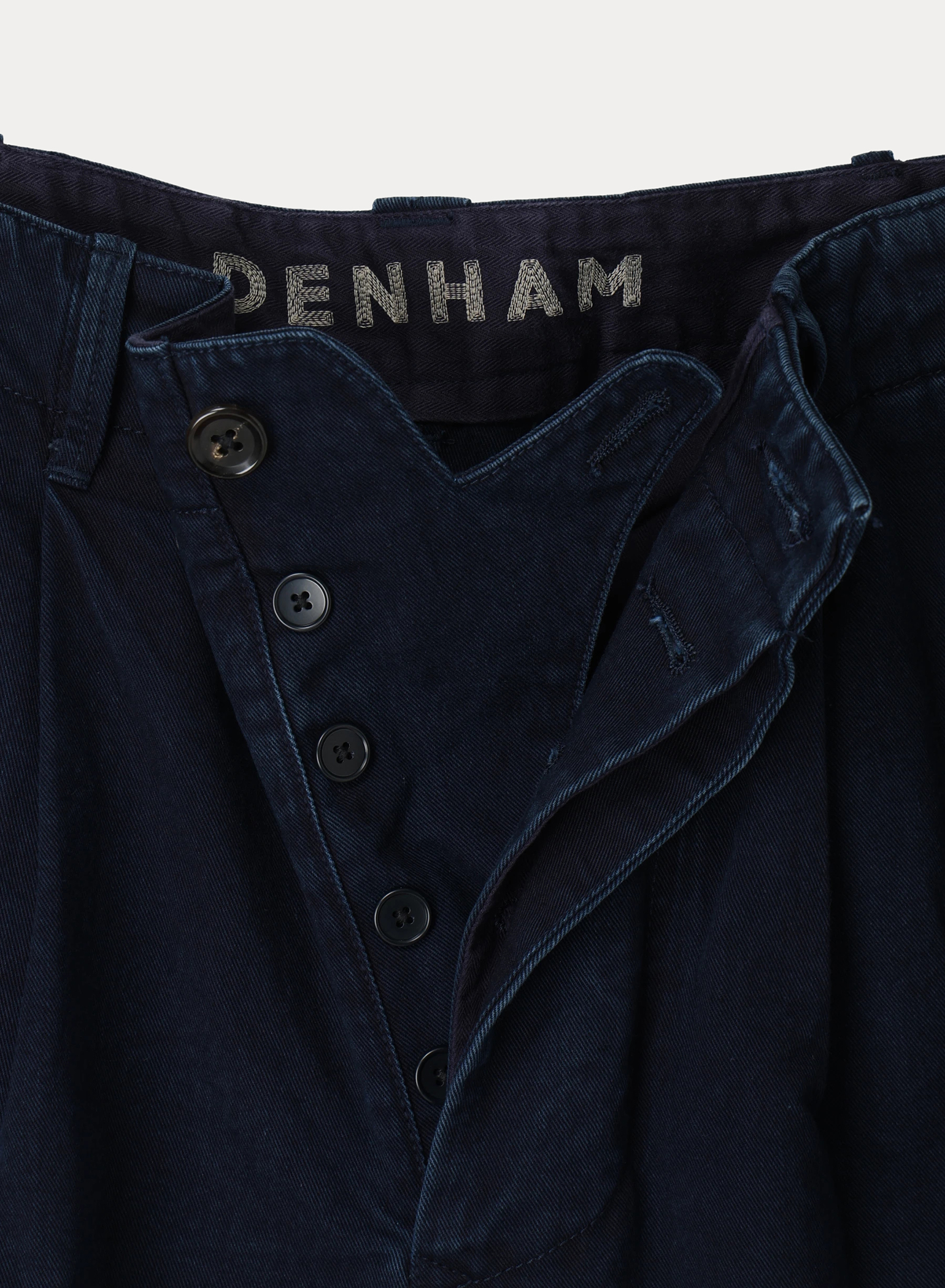 a IN U CHINO PANTS アイテム詳細｜DENHAM（デンハム）日本公式